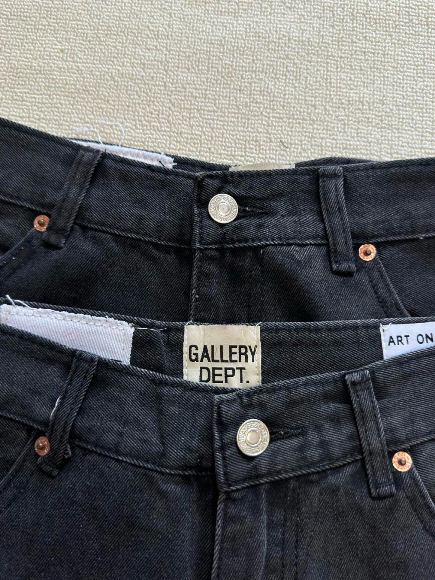 -Size upper body P246#G22 GALLERY DEPT. Skull hand-stitched distressed distressed jeans -Color: Black -Size: S-XXL